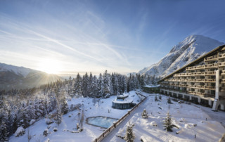 Interalpen-Hotel Tyrol, Aussenansicht Winter - Fünf-Sterne-Superior-Hotel, uschi liebl pr