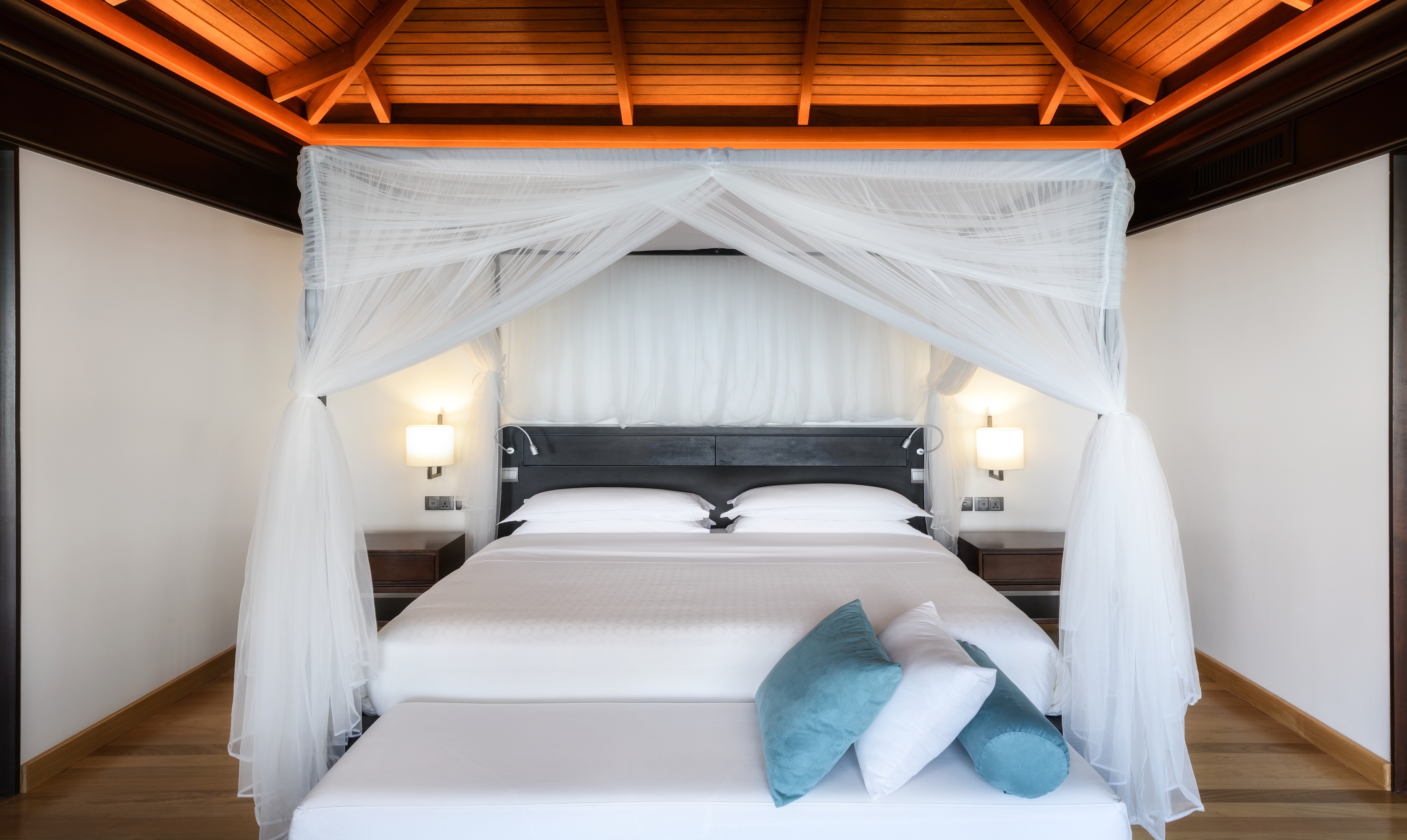 Sheraton Maldives Full Moon Resort & Spa - Two-bedroom Suite Master Bedroom, Kingsize Bed - PR by uschi liebl pr