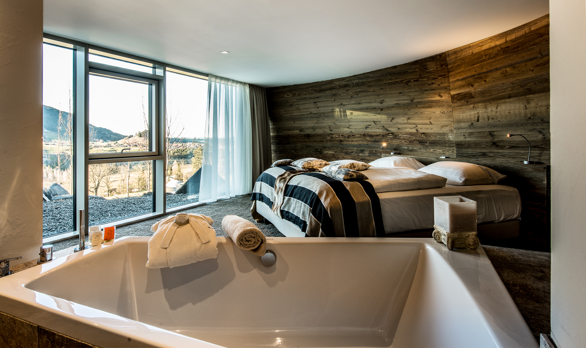Berg und Tal Allgaeu-Lofts - Schlafzimmer mit Badewanne