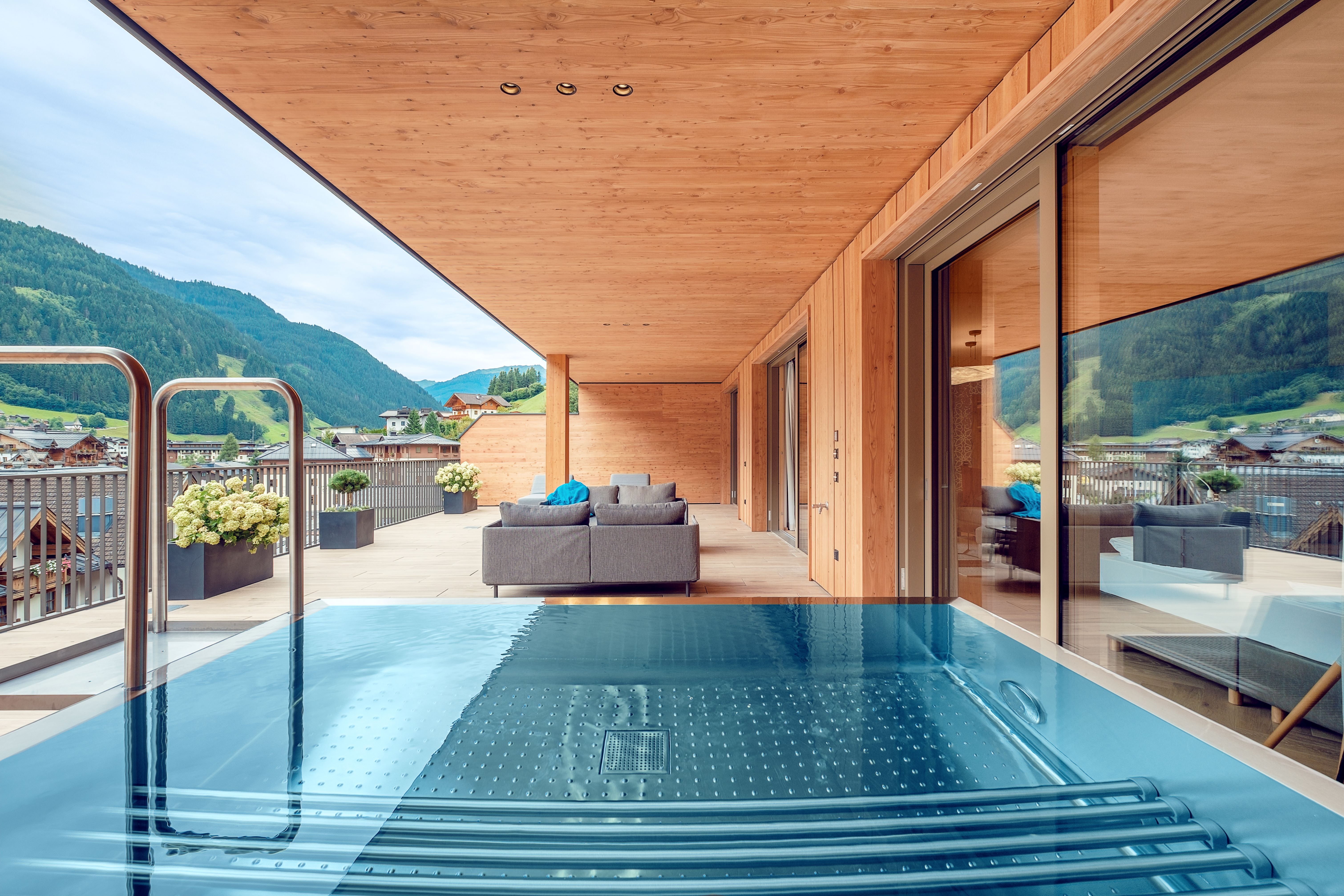 DAS EDELWEISS Salzburg Mountain Resort - Top Suite mit Pool
