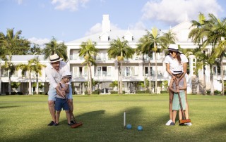 Sunlife Sugar Beach Resort, Familie spielt Croquet
